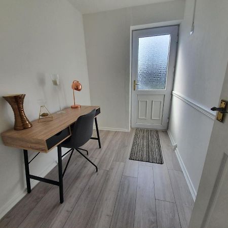 Bv Luxury Spacious 3 Bedroom House At Isaac Close Manchester Exteriér fotografie
