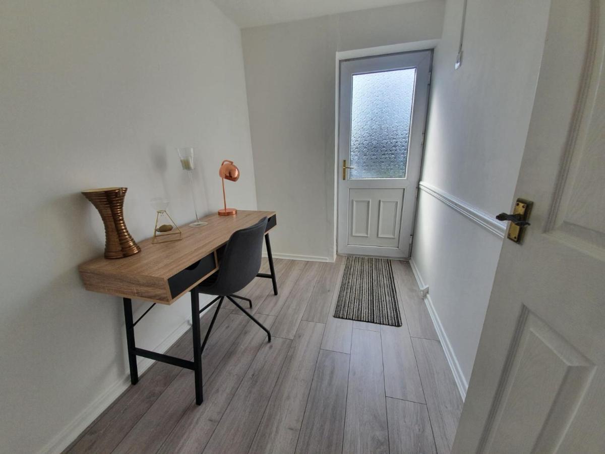 Bv Luxury Spacious 3 Bedroom House At Isaac Close Manchester Exteriér fotografie