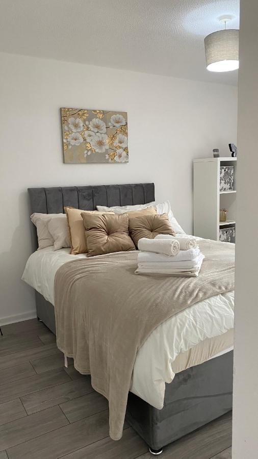 Bv Luxury Spacious 3 Bedroom House At Isaac Close Manchester Exteriér fotografie