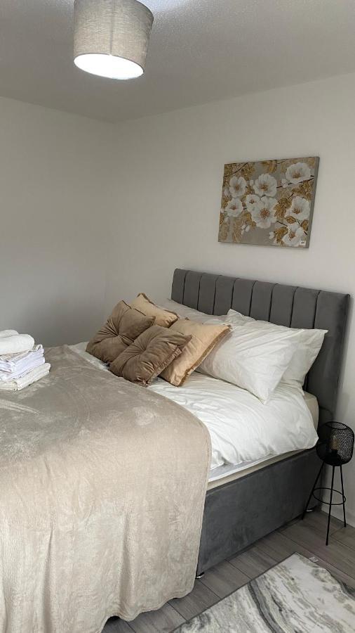 Bv Luxury Spacious 3 Bedroom House At Isaac Close Manchester Exteriér fotografie