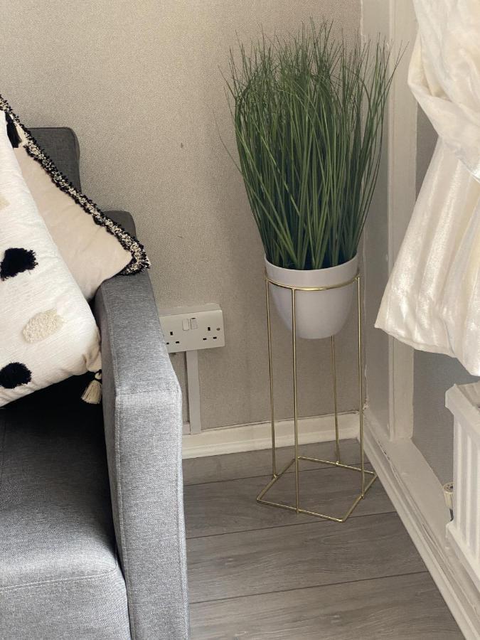 Bv Luxury Spacious 3 Bedroom House At Isaac Close Manchester Exteriér fotografie