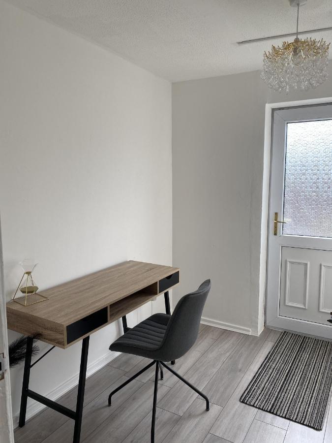 Bv Luxury Spacious 3 Bedroom House At Isaac Close Manchester Exteriér fotografie