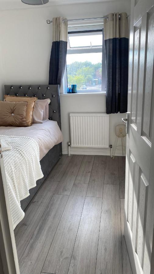 Bv Luxury Spacious 3 Bedroom House At Isaac Close Manchester Exteriér fotografie